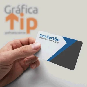 Pilha de 115 cartões de visita urgentes, impressos em papel couchê 250g pela Gráfica Rápida da Gráfica Tip em Belém.