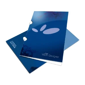 Pasta com orelha personalizada para documentos, com marca da empresa e acabamento em verniz.